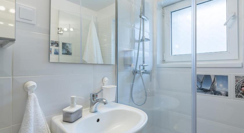 Central stylish & cozy one bedroom Apartment - Adela Accommodation - Ideal for long stays photo
