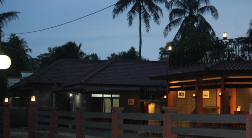 Amazon Bungalow &amp; Cottages — Hotel in Pangandaran