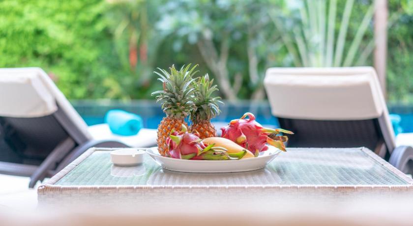 a bowl of fruit sitting on top of a table, Jewels Villas Phuket in Phuket