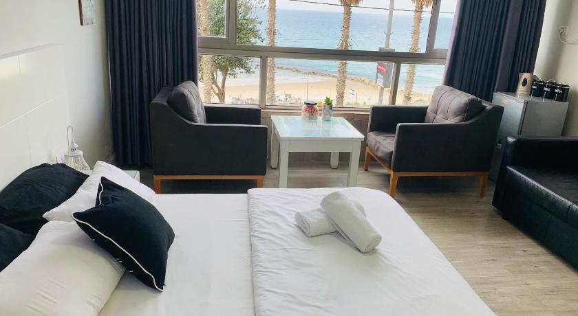 Image of Deluxe Suite with Sea View 0