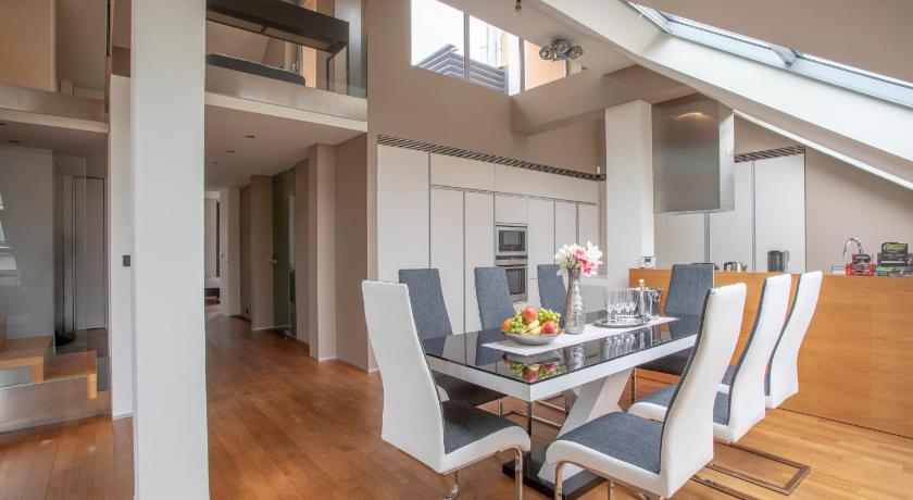 LUXURY CENTRAL DUPLEX WITH TERRACE — Hotel in Prague