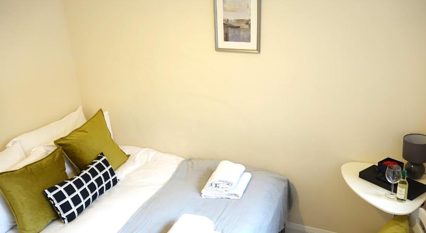 Heathrow Ensuite Rooms photo