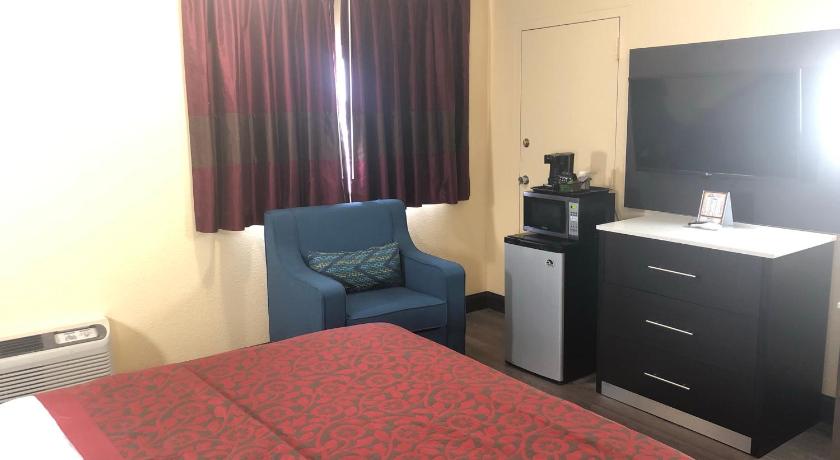 Days Inn by Wyndham Grove City Columbus South photo