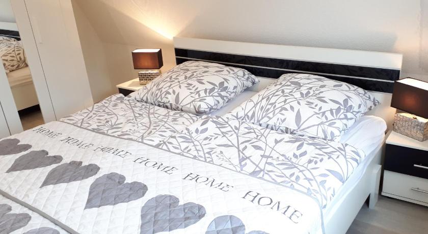 Ferienwohnung Melissa In Norddeich Norden Germany Photos Room