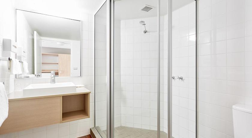 Image of Habitación Estándar con cama grande - Registro de entrada después de las 21:30 (Standard Queen Room - Late Check-In After 21:30) 4