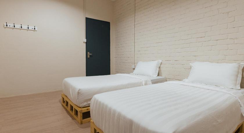 セムポルナ A HOTEL 3つ星 ホテル プール