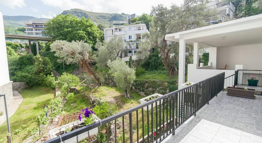 Hana Accommodation photo