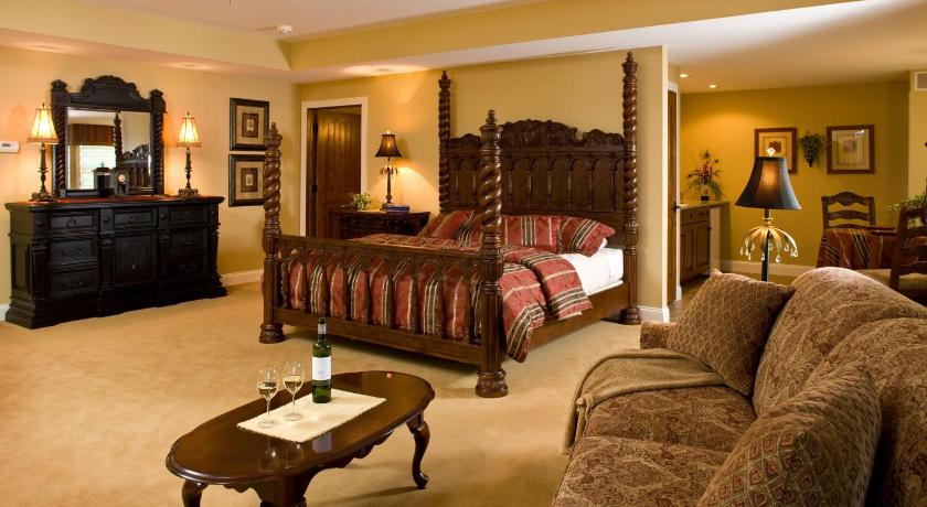 Goldmoor Inn & Resort