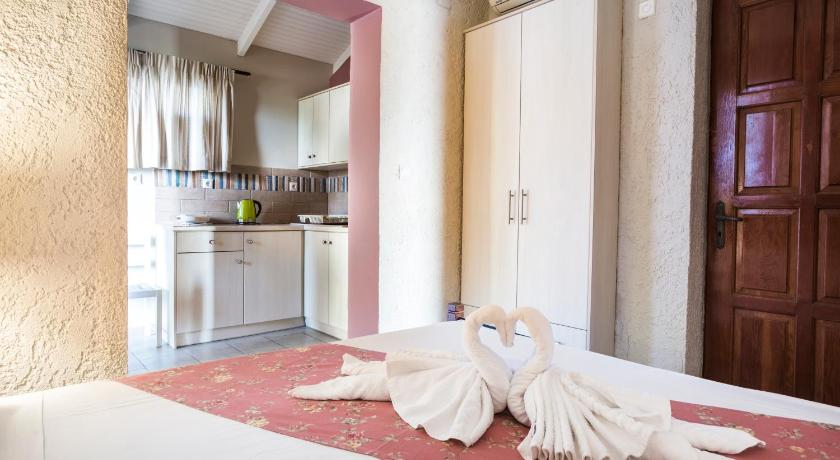 Image of Economy Apartment with Sea View 4