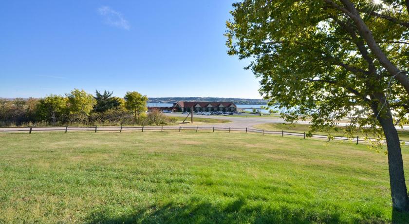 Arrowwood Resort & Conference Center at Cedar Shore