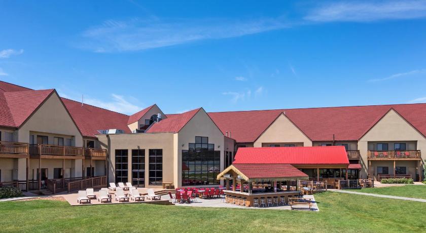 Arrowwood Resort & Conference Center at Cedar Shore