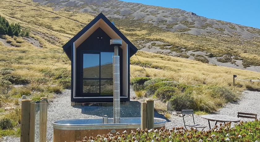 Lake Stella Mountain Huts — Hotel in Mt Lyford