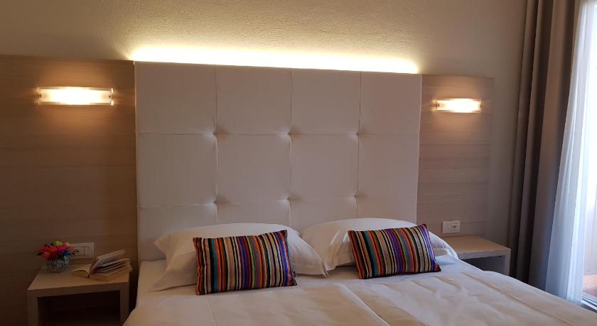 Image of Double Room with Lake View 8