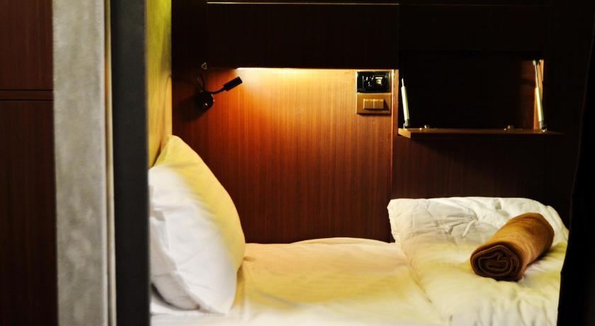 Image of 1 Person in 10-Bed Deluxe Dormitory - Female Only 11
