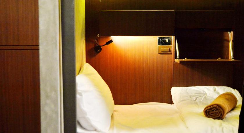 Image of 1 Person in 10-Bed Deluxe Dormitory - Female Only 12