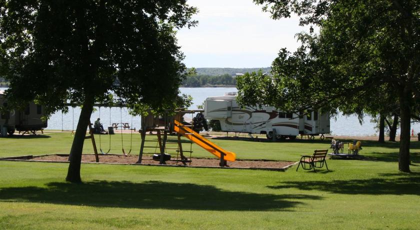 Arrowwood Resort & Conference Center at Cedar Shore