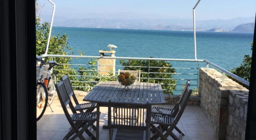 Seafront apartment ΙΙ in Kiveri, near Nafplion.