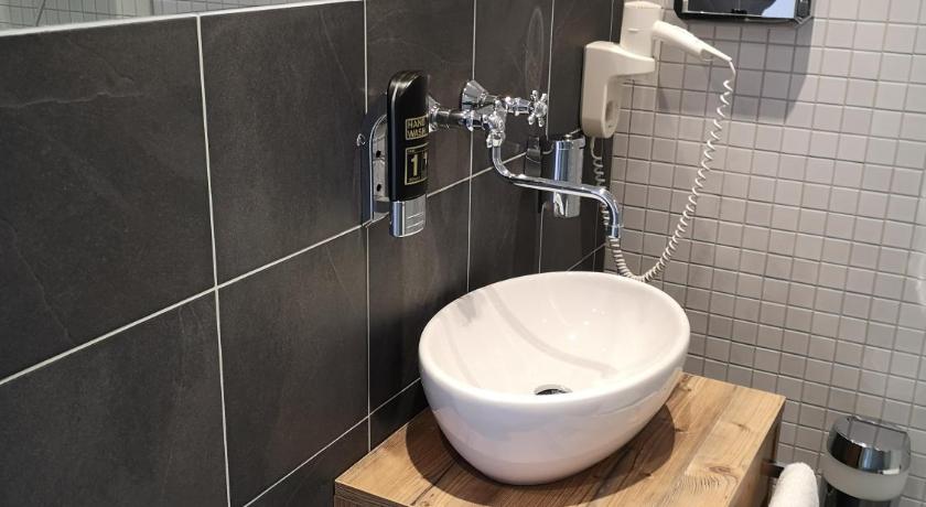 Image of Double Room Business 14