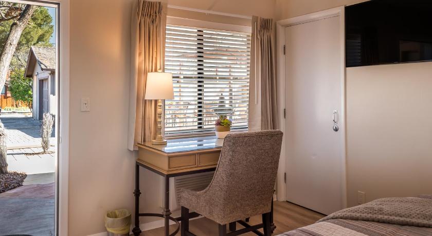 Sedona Uptown Suites photo