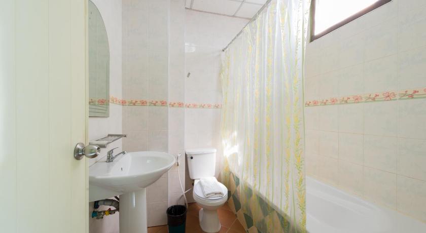 Image of Family Connecting Room 2