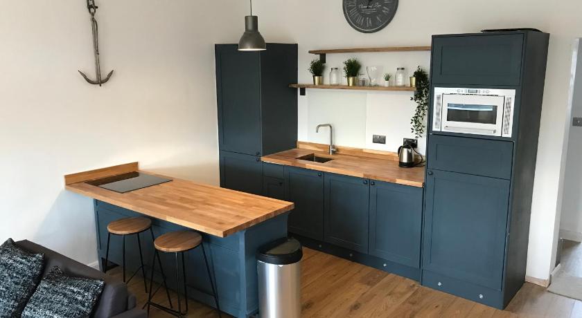 1 bed river apartment on the docks photo