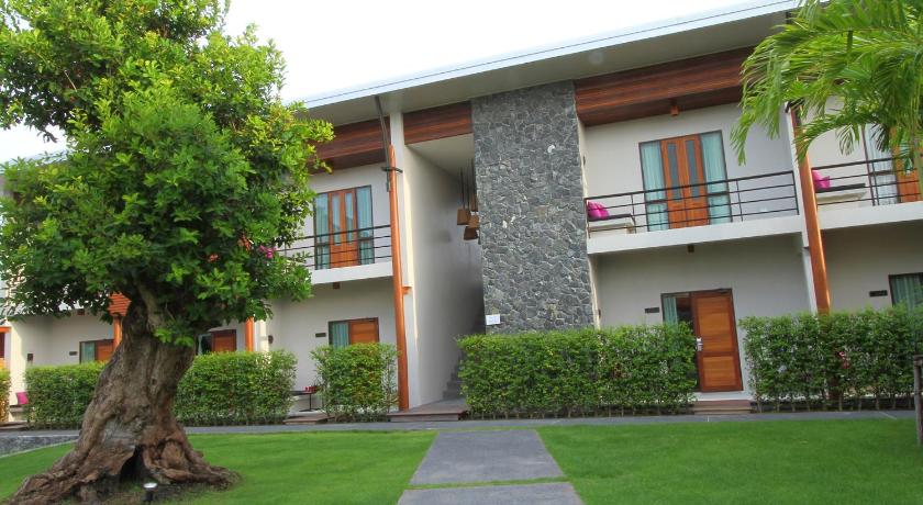 Image of Deluxe Balcony Suite 9