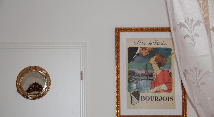 Image of Premium King Room 9