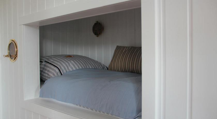 Image of Family Room (2 Adults + 2 Children) 6