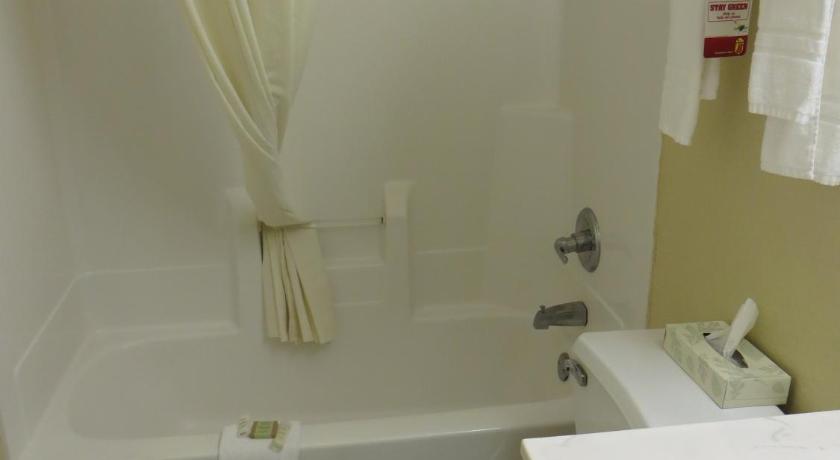 Super 8 By Wyndham Indianapolis/Ne/Castleton Area photo