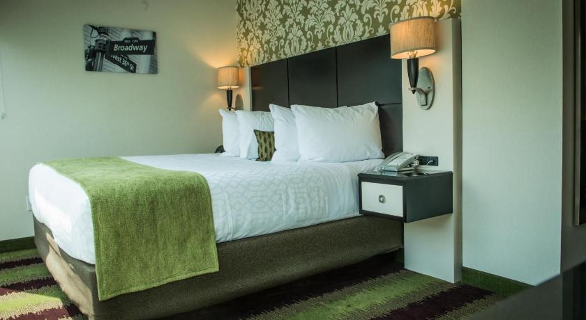 Image of 1 King Bed, Nonsmoking, Executive Room 5