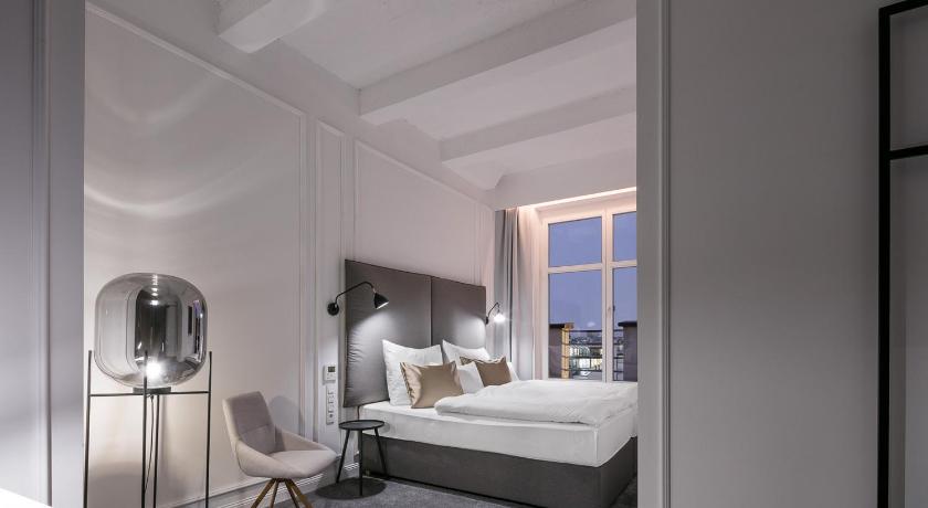 Imagen de Suite Junior con bañera de hidromasaje y terraza (Junior Suite with Spa Bath and Terrace) 3