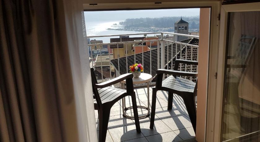 Image of Triple Room with Lake View 5