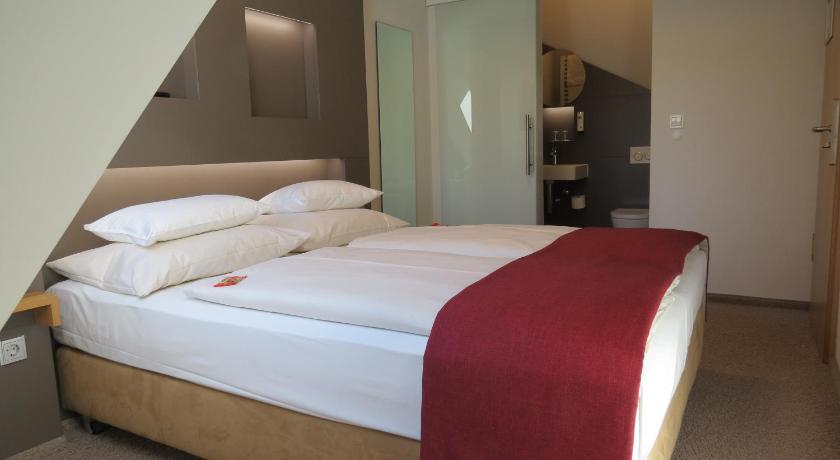 Hotel Neuthor photo