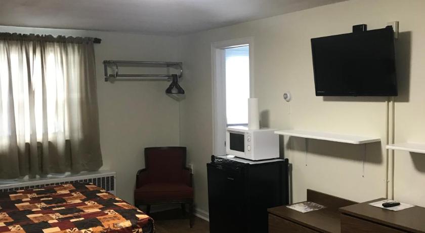 Evergreen Motel