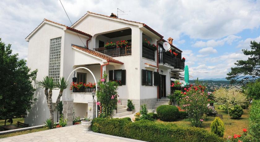 Apartments Peric — Hotel in Opatija