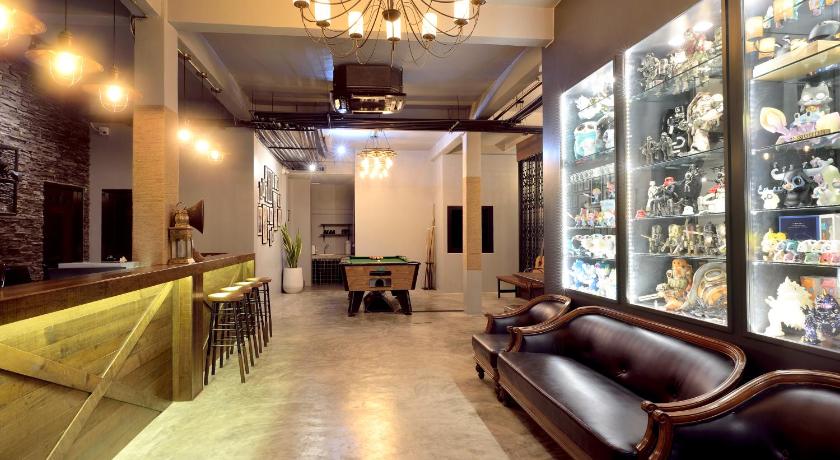 Bangkok Castle Black Bangkok 2-Star Hotel lobby