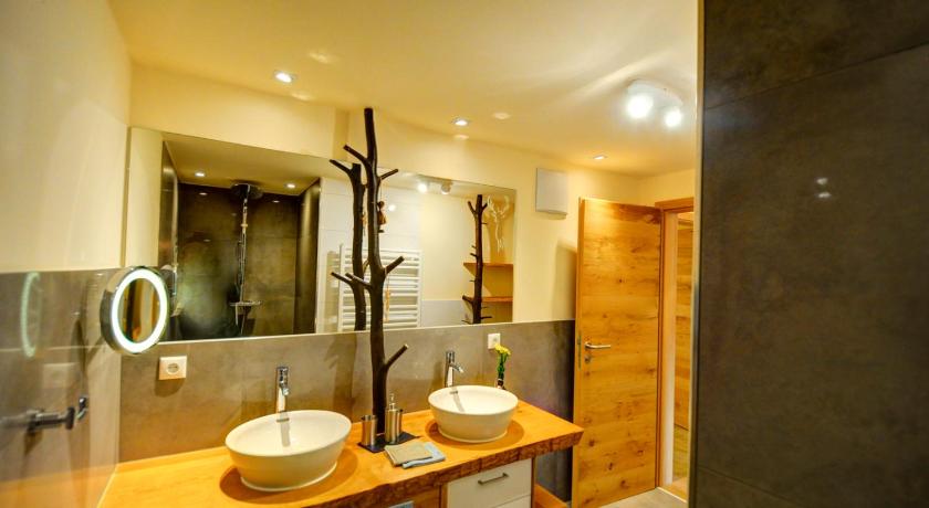 Dienbergerhof 5 Sterne Ferienwohnungen — Hotel in Untergriesbach