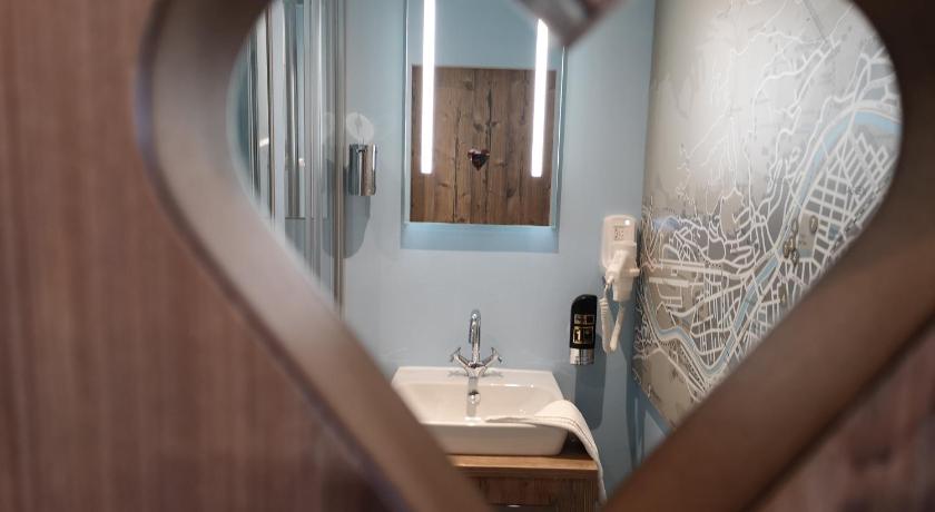 Image of Double Room Business 15