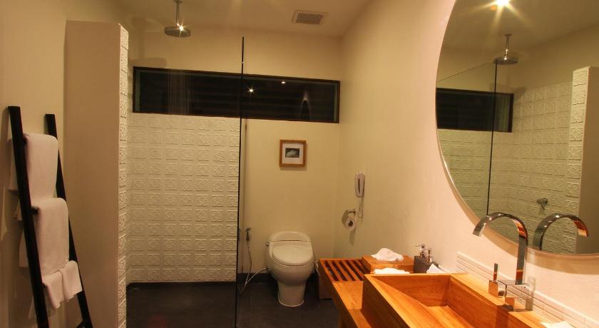 Image of Deluxe Balcony Suite 8