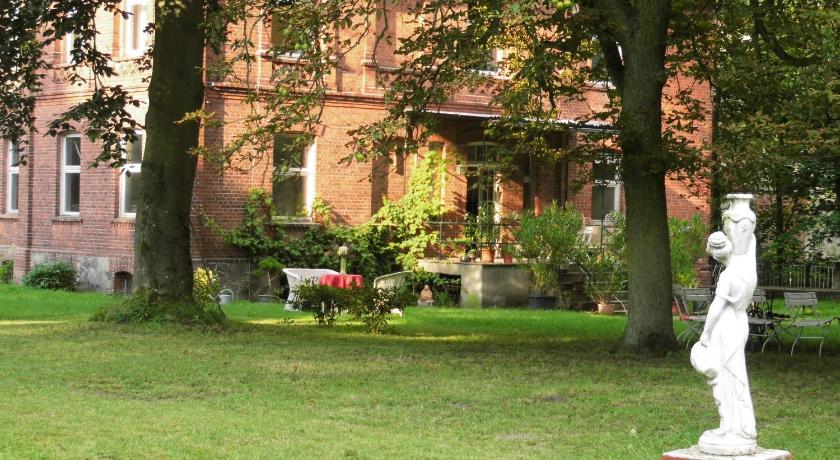 Ferienwohnung Wassermuhle — Hotel in Kleinzerlang