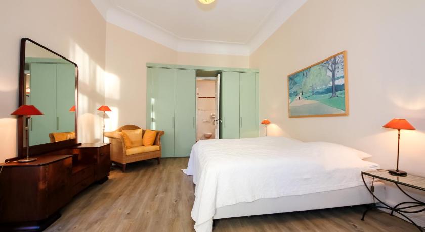 Image of Apartment with Garden View 4