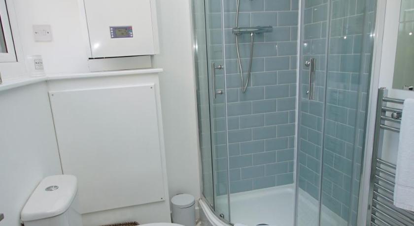 Air Host and Stay - Apartment 1 Broadhurst Court sleeps 4 minutes from town centre photo