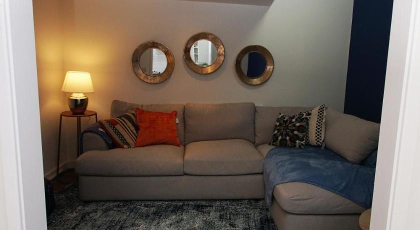 Air Host and Stay - Apartment 1 Broadhurst Court sleeps 4 minutes from town centre photo