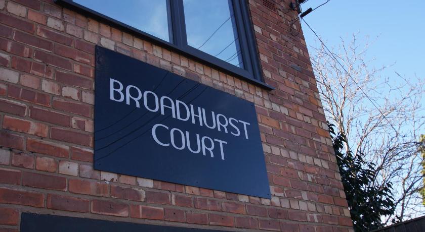 Air Host and Stay - Apartment 2 Broadhurst Court sleeps 6 minutes from town centre photo