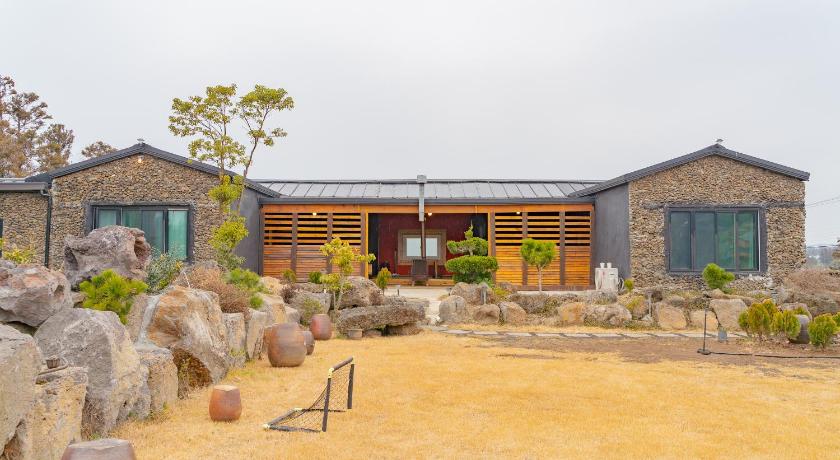 Farmer in Stone — Hotel in Jeju