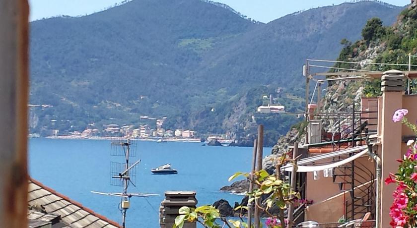 Rina Rooms — Hotel in Vernazza
