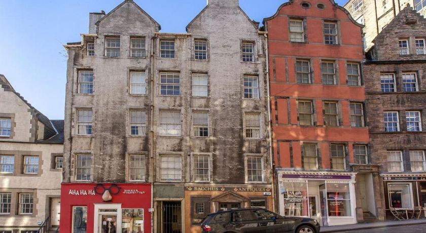 The Bolthole - Fantastic Old Town Location! photo