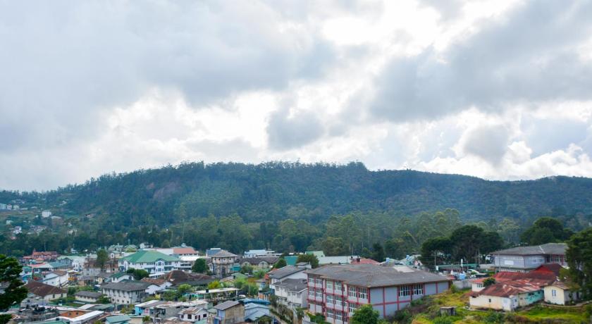 a town with a lot of houses and trees, Panoramic Holiday Apartment in Nuwara Eliya