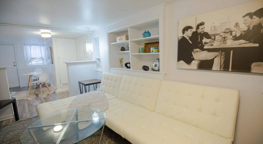 Cozy Logan Square 1 Bedroom Chicago Il Book Rooms