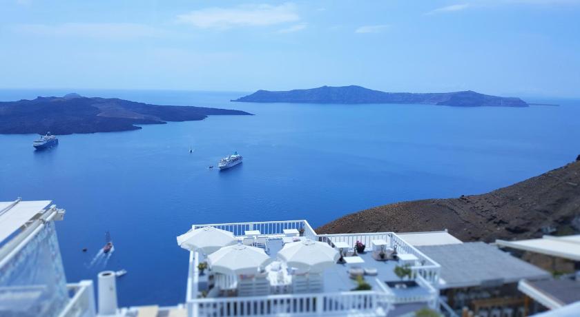 Katris Apartments — Hotel in Santorini